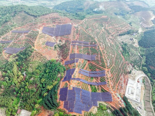 云南盈江縣光伏電站項目實景航拍。(攝貴州公司 冷光軍)4_2.jpg