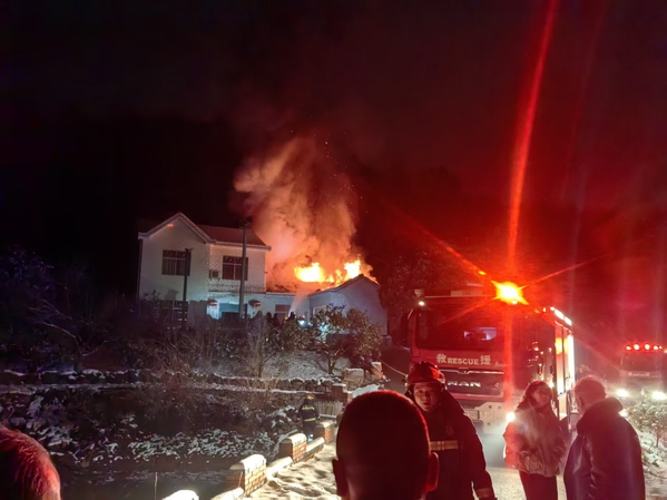 水電九局一線工人勇救九旬老人顯擔當(攝:水電九局 王宇欣)(2).jpg